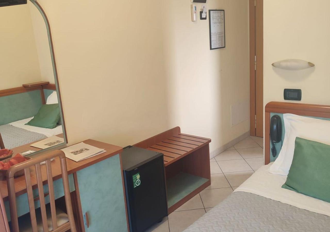 Hotel Riviera B&B ميسانو ادرياتيكو المظهر الخارجي الصورة